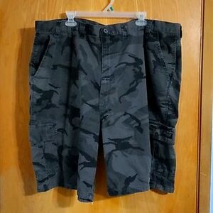 Men's Size 48 Wrangler Black N Grey Camo Cargo Shorts